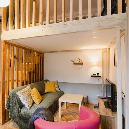 T2 Romeu Apartment